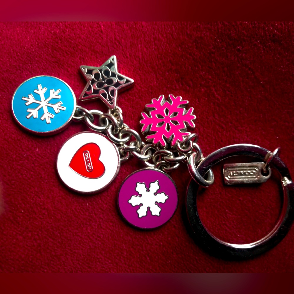 ✨Vintage NWOT Coach Snowflake Heart Charm Keychain